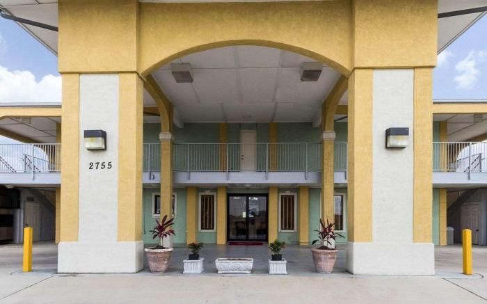 Econo Lodge Inn & Suites Downtown Northeast near Fort Sam Houston
