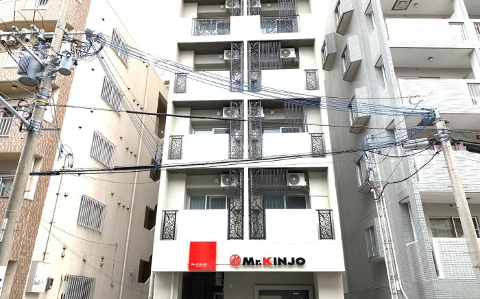 MrKINJO Miki24 in front of Makishi Station