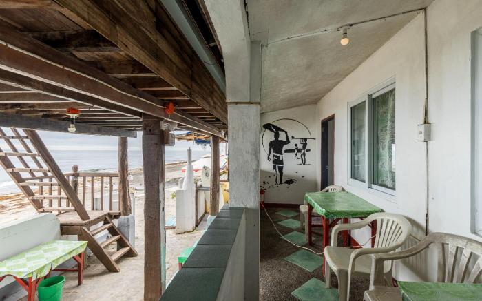 Monaliza Surf Resort