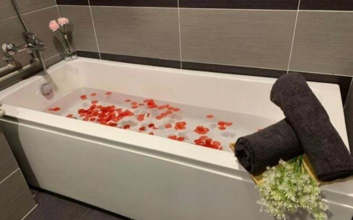 B21~KSL Mall ~ Bathtub ~ Netflix ~Pool View~6 pax