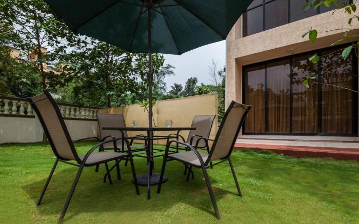 StayVista's Greenwoods Villa 7 - City-Center Villa with Private Pool, Terrace, Lift & Ping-Pong Tabl