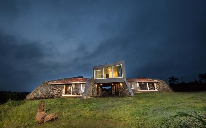 Stone House Bezze by StayVista with Lake view, Jacuzzi & Lawn - your perfect getaway