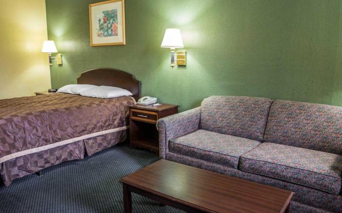 Rodeway Inn & Suites Plymouth Hwy 64