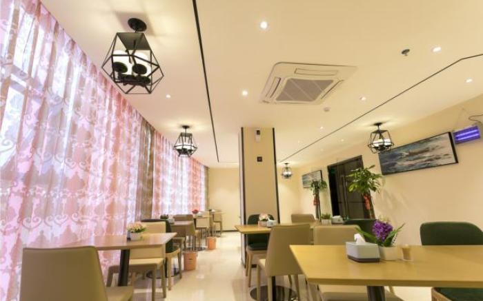 City Comfort Inn Xinfeng High-speed Railway West Station Yingbin Avenue