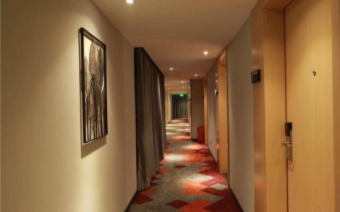 Borrman Hotel Zhuhai Gongbei Port Fuhuali Light Rail