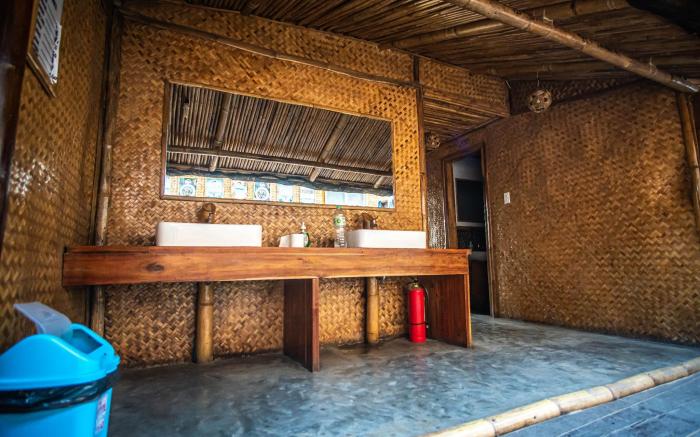 Mad Monkey Hostel Nacpan Beach