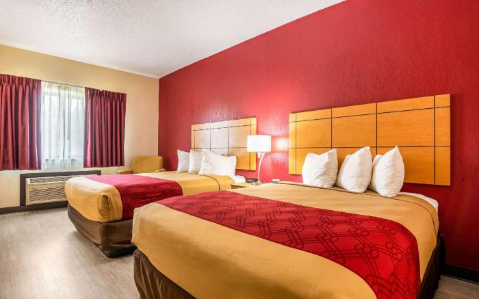 Econo Lodge Topeka at Wanamaker