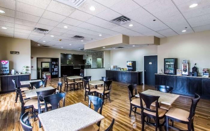 Quality Inn & Suites Moline - Quad Cities