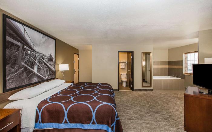 Super 8 By Wyndham Altoona