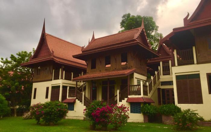 Luang Chumni Village