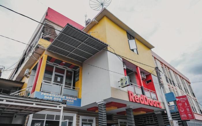 RedDoorz @ Jalan STM Medan