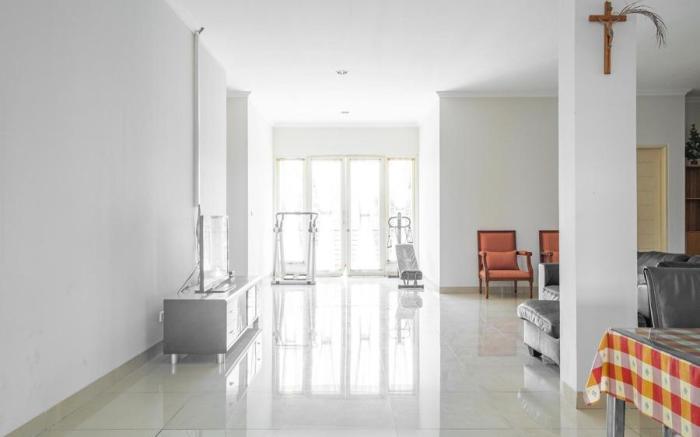 RedDoorz near Siloam Karawaci 3