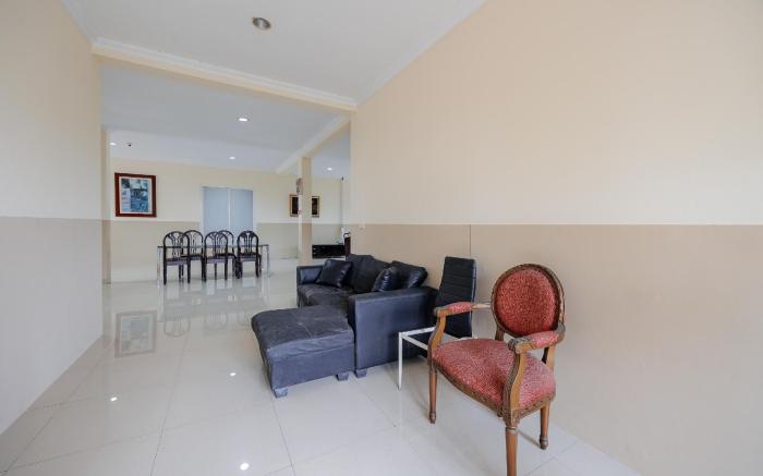 RedDoorz near Siloam Karawaci 3