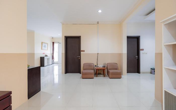 RedDoorz near Siloam Karawaci 3