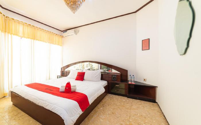 RedDoorz Syariah near Balai Kota Batu