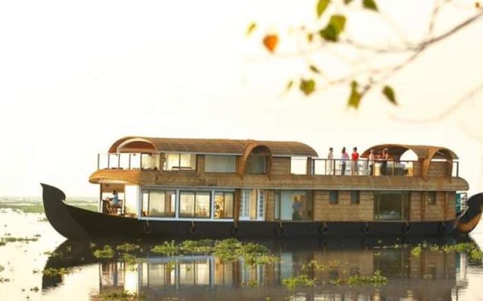 Upper Deck Houseboats
