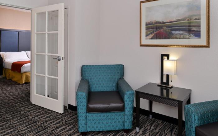Holiday Inn Express & Suites Tacoma South - Lakewood by IHG