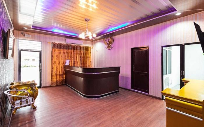 RedDoorz Plus near Universitas Methodist Medan