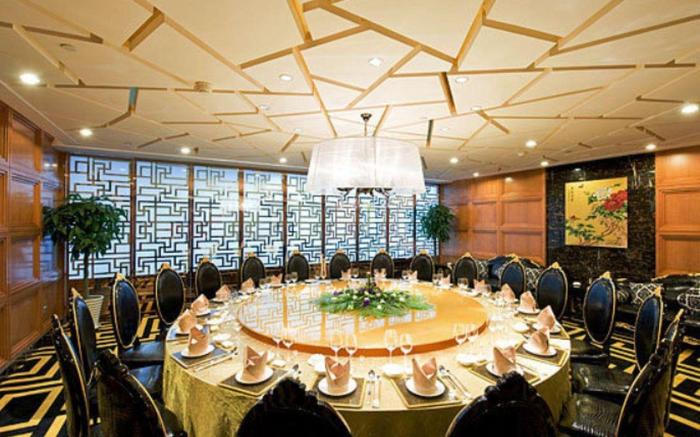 Golden Eagle Summit Hotel Downtown