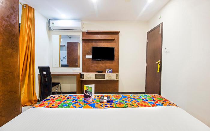 FabHotel Crown Suites - Nr. Sony Signals