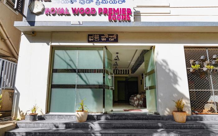 FabHotel Royal Wood Premier - Domlur