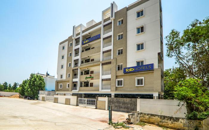 FabHotel Limestone Suites - 750M from Yashoda Hospitals, Somajiguda