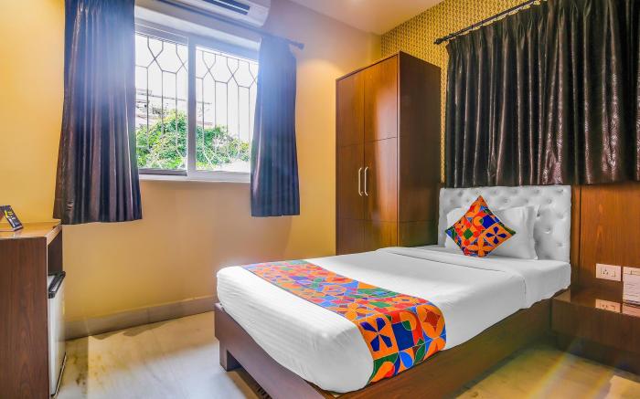 FabHotel Luxor - Nr. Acropolis Mall