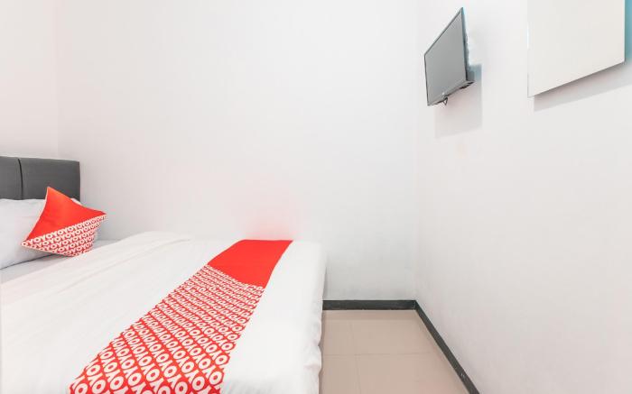 Super OYO 2223 J&b Room Utan Kayu