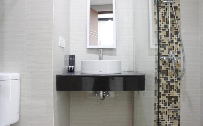 Strategic Studio at Green Kosambi Apt By Travelio