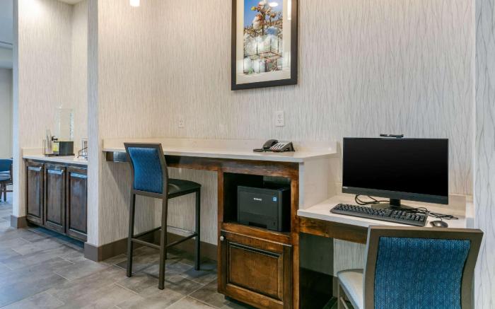Comfort Suites