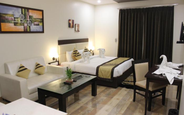 The Golden Apple Hotel