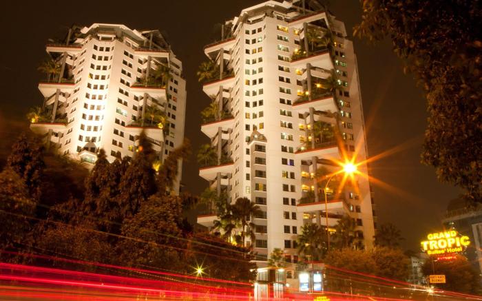 Grand Tropic Suites Hotel