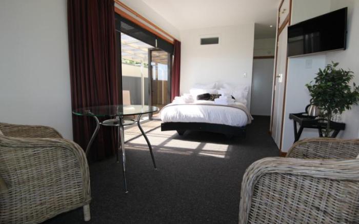 Te Puru Beach Lodge