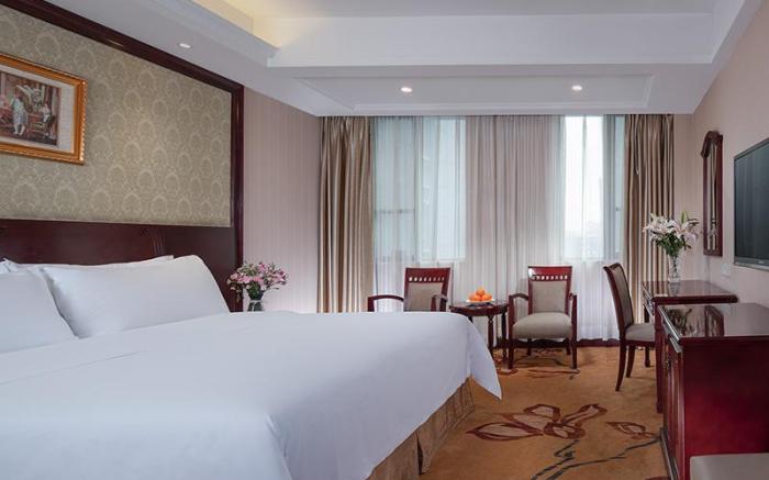Vienna Hotel Guiyang Exhibition Center Lincheng West Road Metro Station