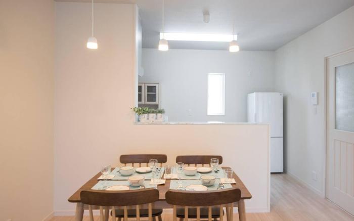 B22【French house】, 3min to HWY, 5 min to beach.