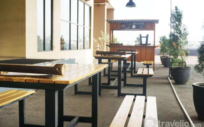 Premium 2BR Tamansari Panoramic Apt By Travelio