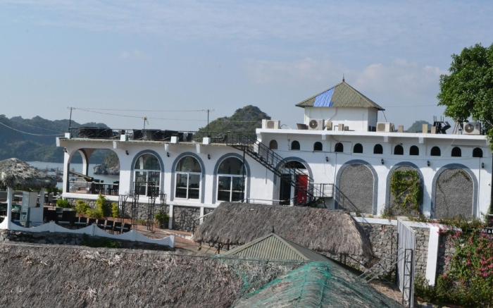 Le Pont Bungalow Hostel