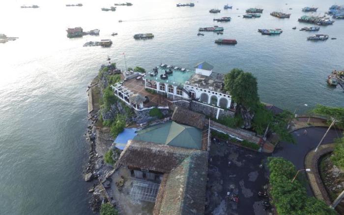 Le Pont Bungalow Hostel