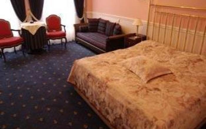 Hotel Embassy