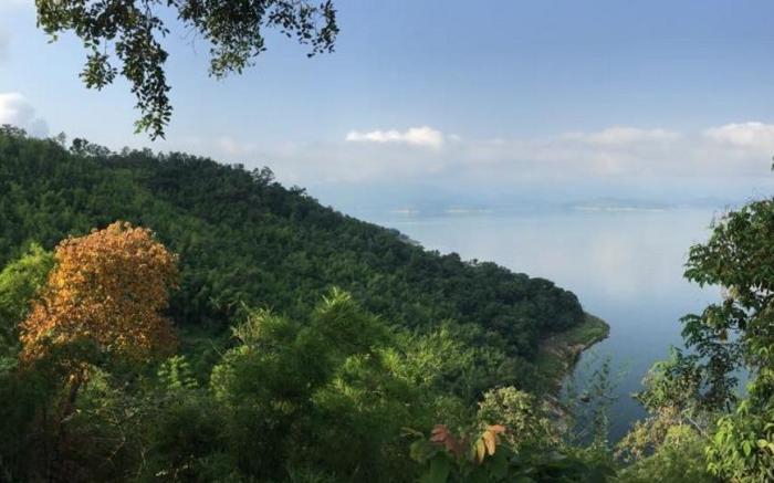 Thawsi Lake Hill