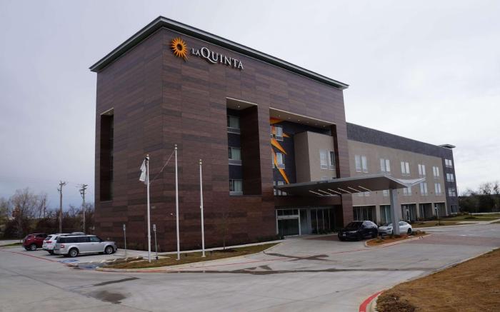 La Quinta Inn & Suites by Wyndham Lewisville