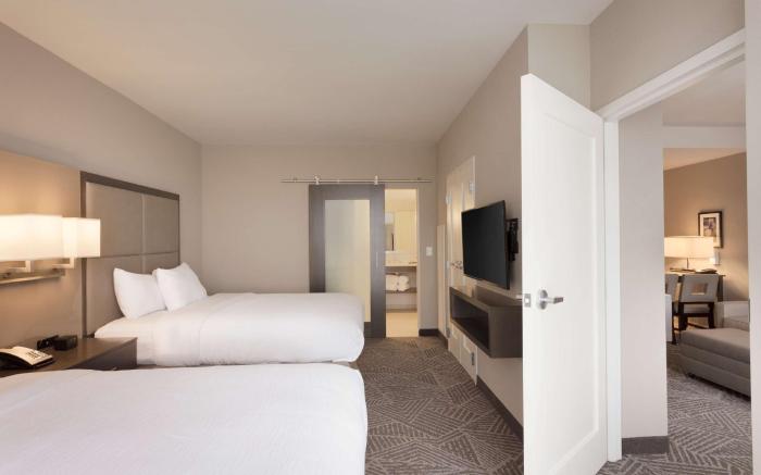 Embassy Suites by Hilton Kansas City Olathe