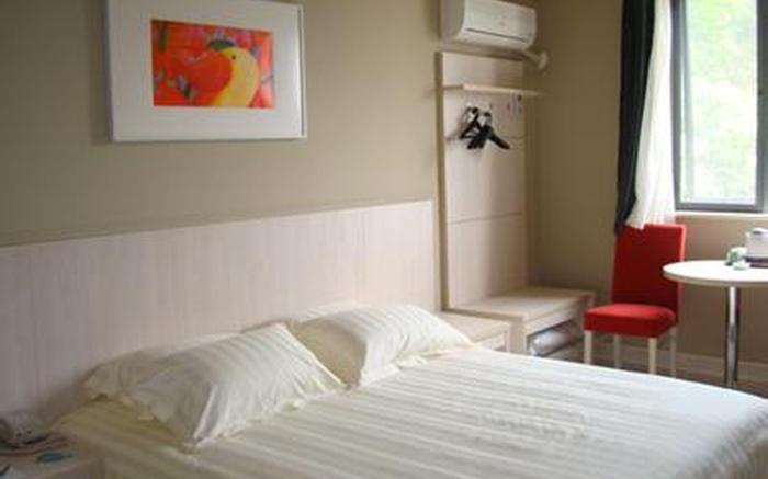 Jinjiang Inn Select Shanghai International Tourism and Resorts Zone Chuansha Road Subway Station