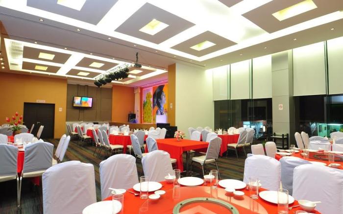 Mayflower Grande Hotel
