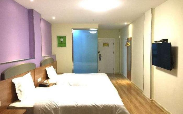 7 Days Inn Yingshang Lanxing Building Materials Market