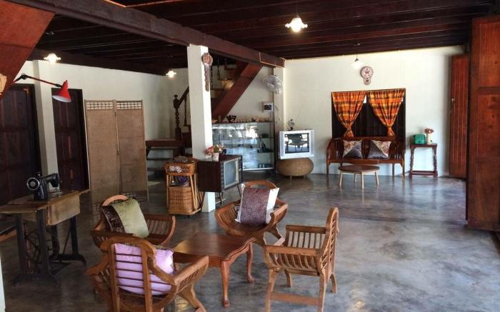 Baan Khun Yaai Mai Khun Ta