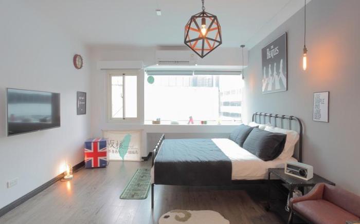 Abbey Road in Ximending Guesthouse
