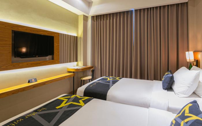 Yellow Star Ambarukmo Hotel