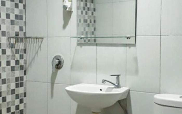 RedDoorz Hostel @ Manado Green Hostel