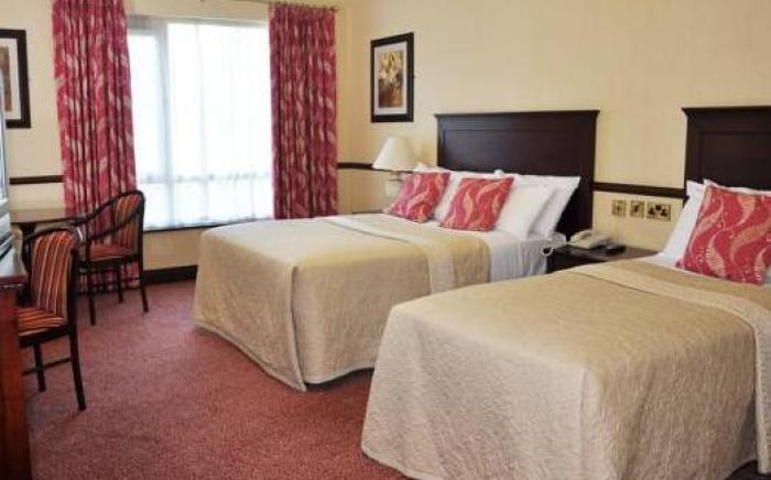 Seven Oaks Hotel